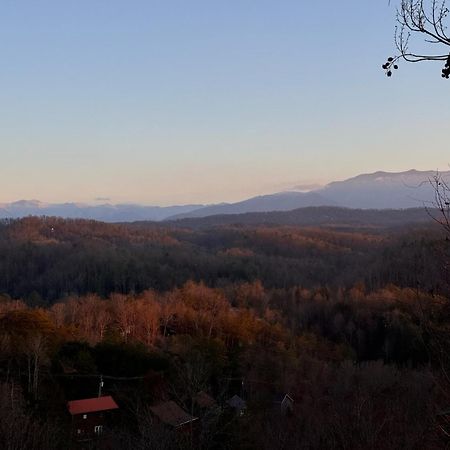 Smoky Paws - Exceptional Cabin, Stunning Mountain Views, Hot Tub, Tranquil, Gigabit Internet, Free L2 Ev 비둘기 포지 외부 사진
