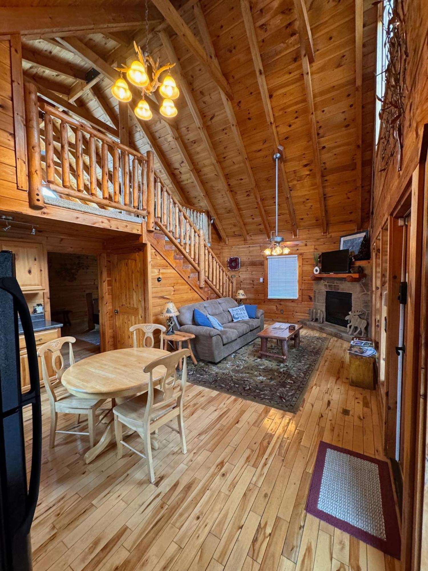 Smoky Paws - Exceptional Cabin, Stunning Mountain Views, Hot Tub, Tranquil, Gigabit Internet, Free L2 Ev 비둘기 포지 외부 사진