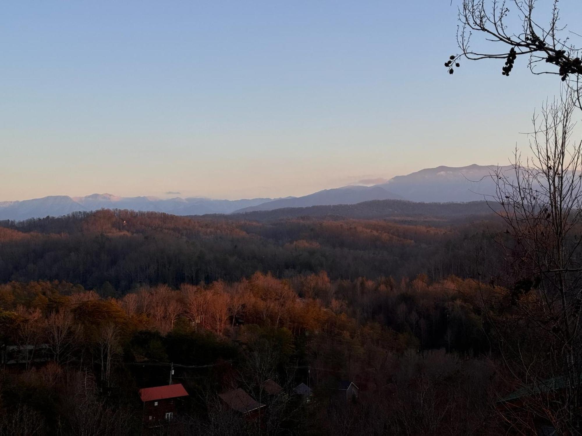Smoky Paws - Exceptional Cabin, Stunning Mountain Views, Hot Tub, Tranquil, Gigabit Internet, Free L2 Ev 비둘기 포지 외부 사진