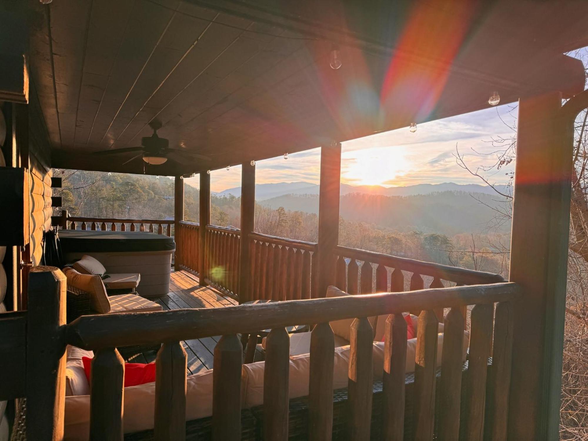 Smoky Paws - Exceptional Cabin, Stunning Mountain Views, Hot Tub, Tranquil, Gigabit Internet, Free L2 Ev 비둘기 포지 외부 사진