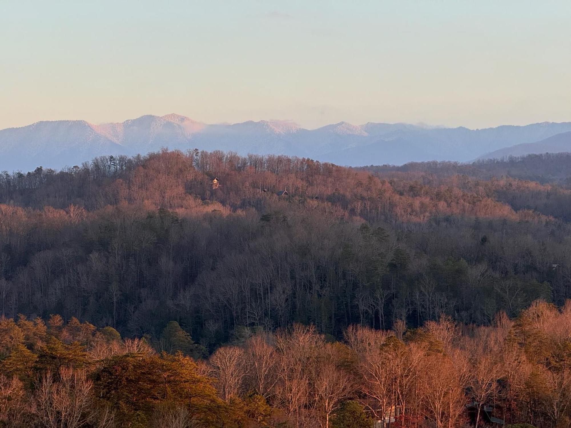 Smoky Paws - Exceptional Cabin, Stunning Mountain Views, Hot Tub, Tranquil, Gigabit Internet, Free L2 Ev 비둘기 포지 외부 사진
