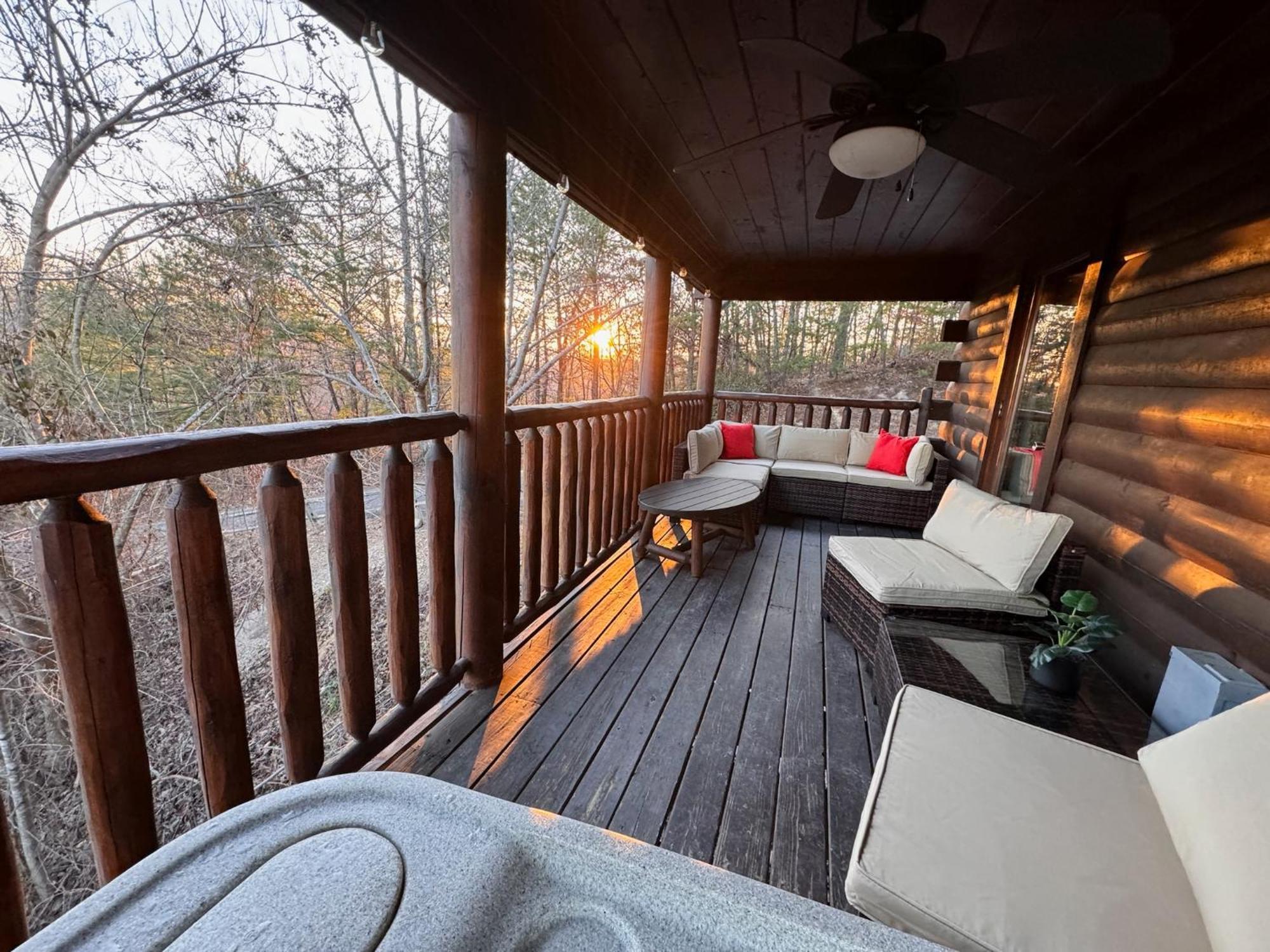 Smoky Paws - Exceptional Cabin, Stunning Mountain Views, Hot Tub, Tranquil, Gigabit Internet, Free L2 Ev 비둘기 포지 외부 사진