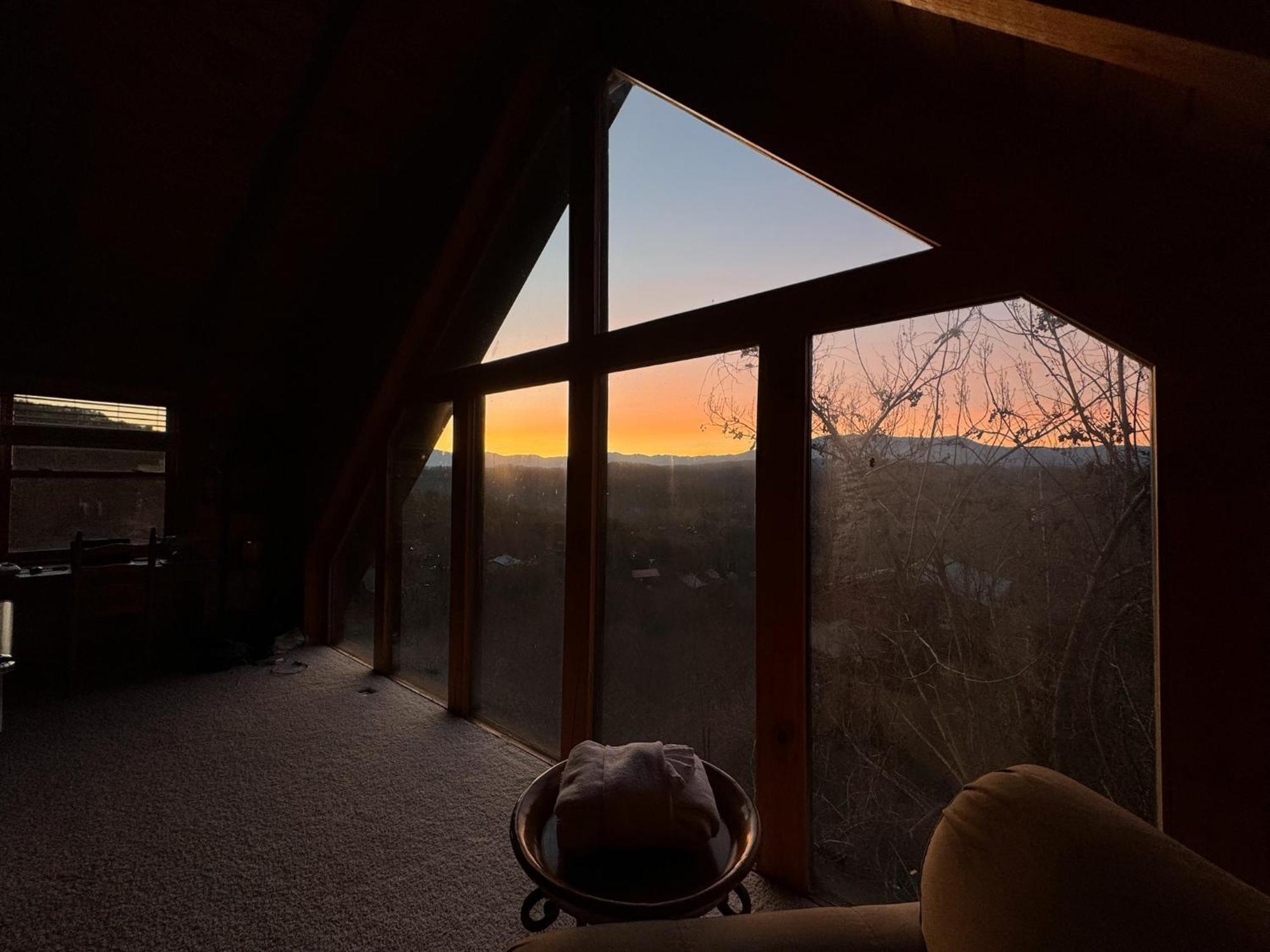 Smoky Paws - Exceptional Cabin, Stunning Mountain Views, Hot Tub, Tranquil, Gigabit Internet, Free L2 Ev 비둘기 포지 외부 사진