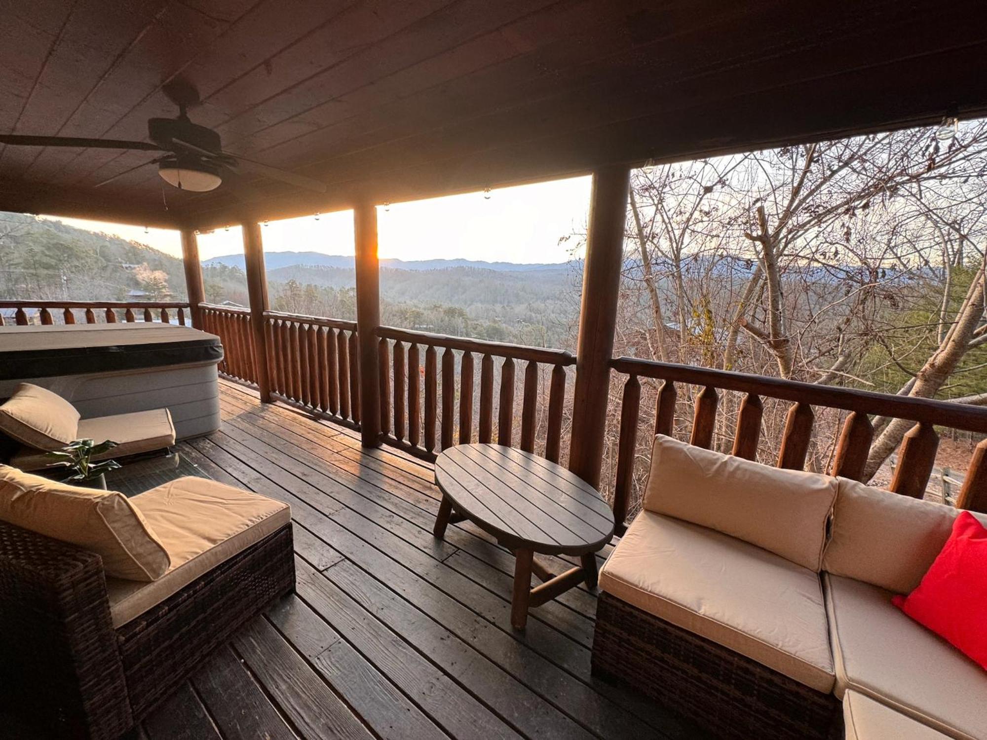 Smoky Paws - Exceptional Cabin, Stunning Mountain Views, Hot Tub, Tranquil, Gigabit Internet, Free L2 Ev 비둘기 포지 외부 사진