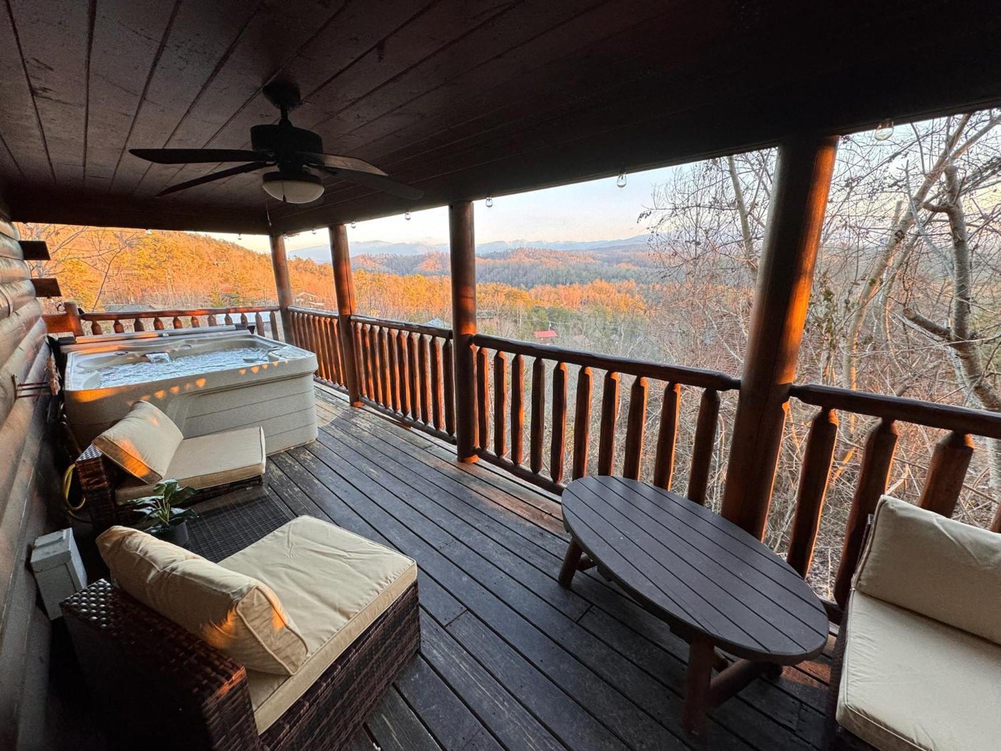 Smoky Paws - Exceptional Cabin, Stunning Mountain Views, Hot Tub, Tranquil, Gigabit Internet, Free L2 Ev 비둘기 포지 외부 사진