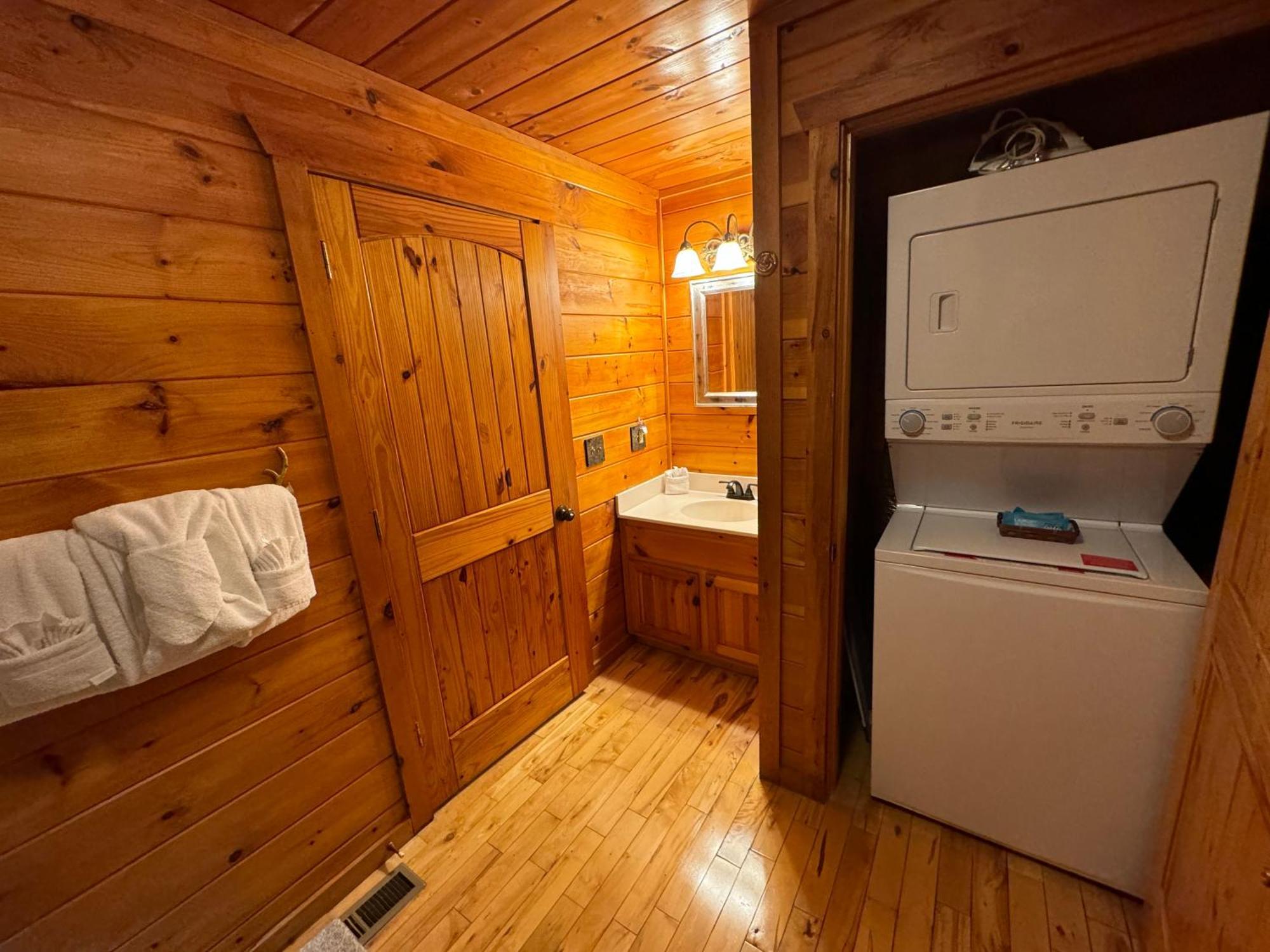 Smoky Paws - Exceptional Cabin, Stunning Mountain Views, Hot Tub, Tranquil, Gigabit Internet, Free L2 Ev 비둘기 포지 외부 사진